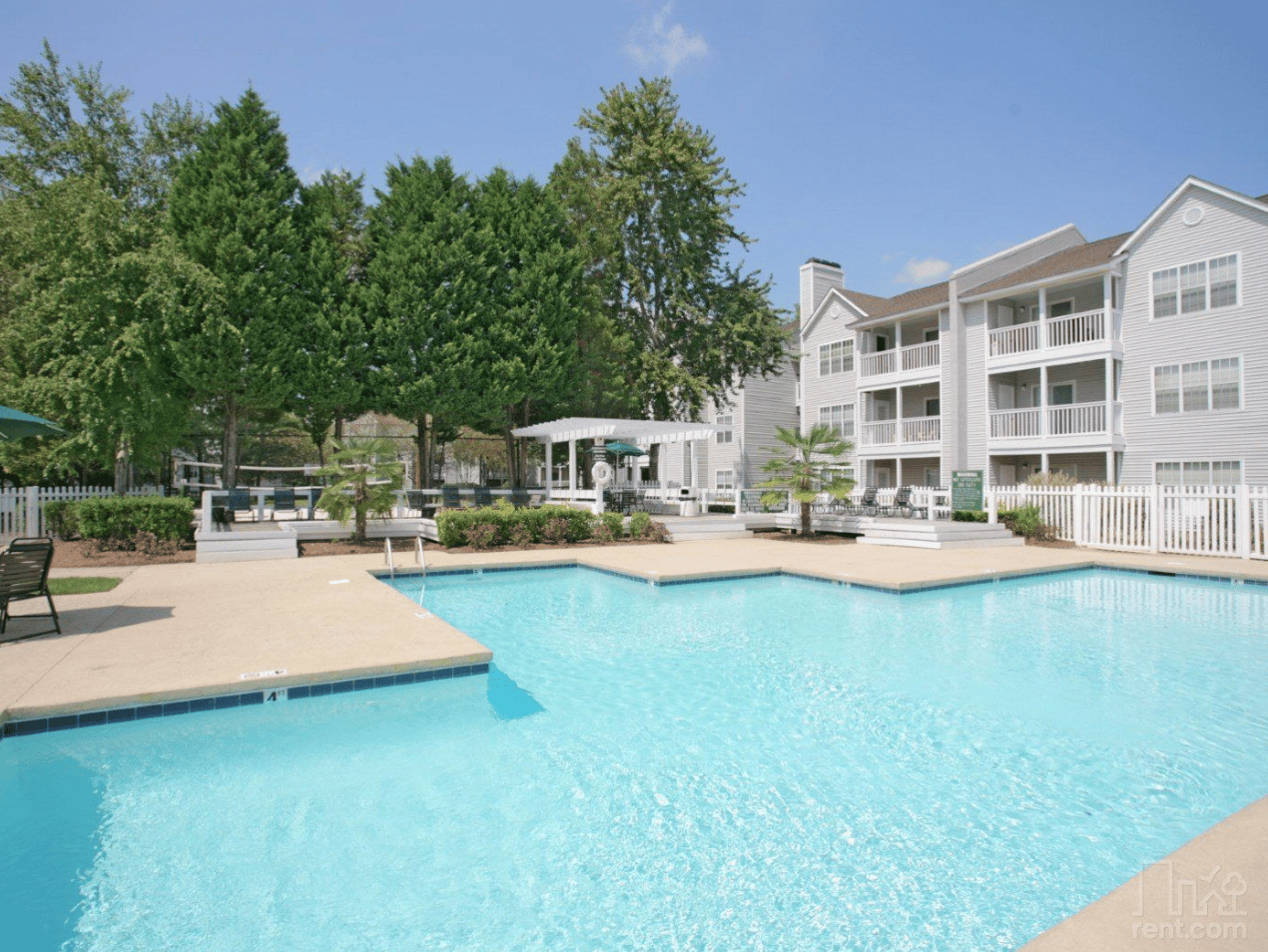 The RADCO Companies Acquires The Oak Pointe Apartments in Charlotte, North Carolina